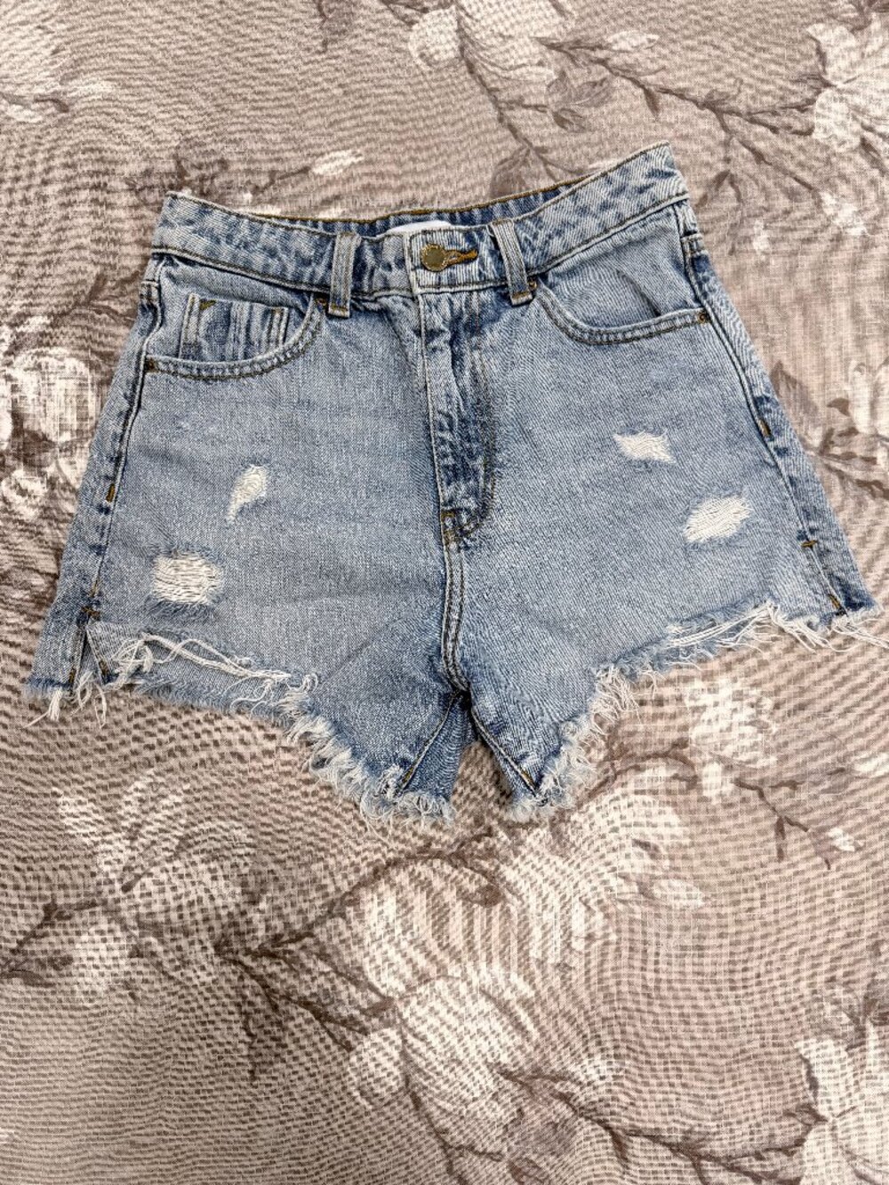 Zara High Rise Distressed Denim Shorts Light Wash Raw Hem Size US 4 EUR 36